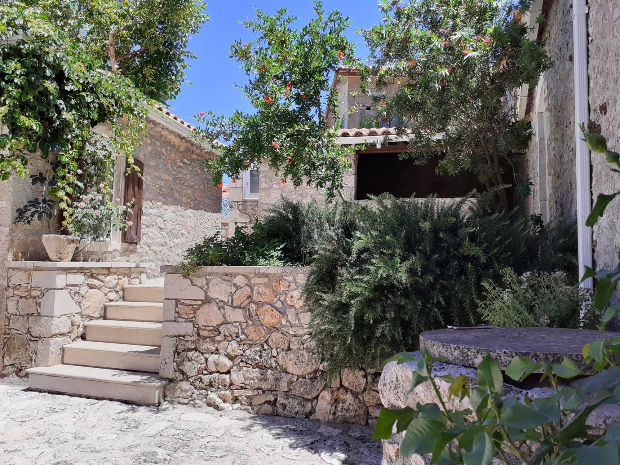 Villa Callisto- Elegant Restored Villa With Pool Yírion Quarto foto
